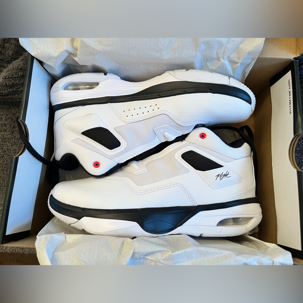 Jordan Stay Loyal 3 size 7y women'somwns 8.5